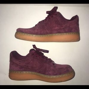 NIKE Suede Air Force 1 w/Gum Sole